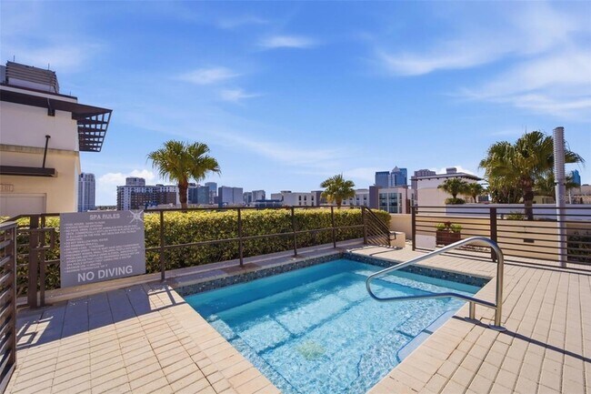 Building Photo - 1208 E Kennedy Blvd