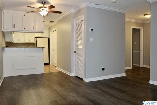 Building Photo - 2128 Greenwood Pl SW