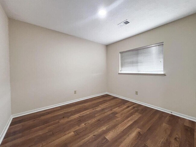 Building Photo - 11114 Springsong Dr
