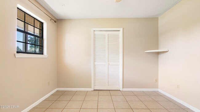 Building Photo - 807 White Oak Ct