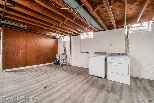 Building Photo - 5972 McMillan St