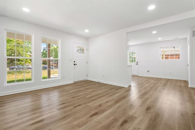Building Photo - Completely Renovated Durham Home!