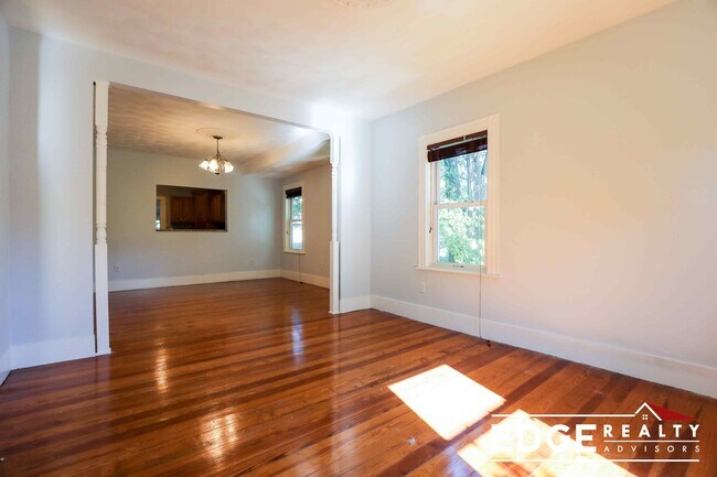 Building Photo - 68 Forest St