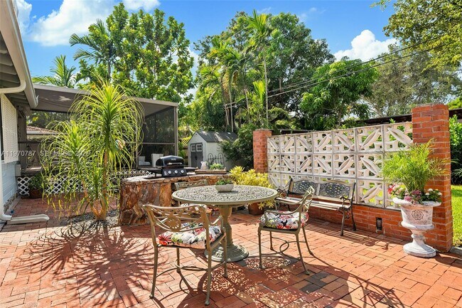 Building Photo - 430 NE 52nd Terrace