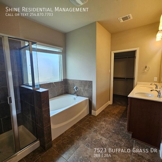 Building Photo - 7523 Buffalo Grass Dr