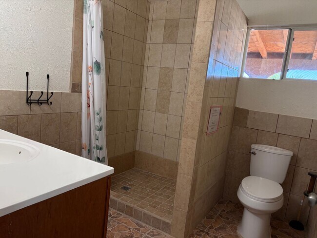 Building Photo - 3Bedroom/1.5 Bath Homeon 2.5 Acres...Rural Living At It's Best and For Only $2100 a Month