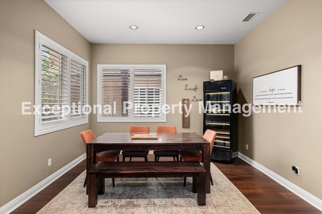 Building Photo - Amazing Executive Estate!
