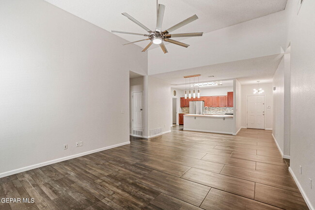 Building Photo - 6753 Parque Del Sol Dr