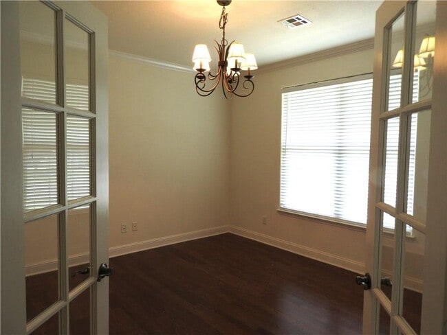 Building Photo - 3804 SW Kestrel Dr