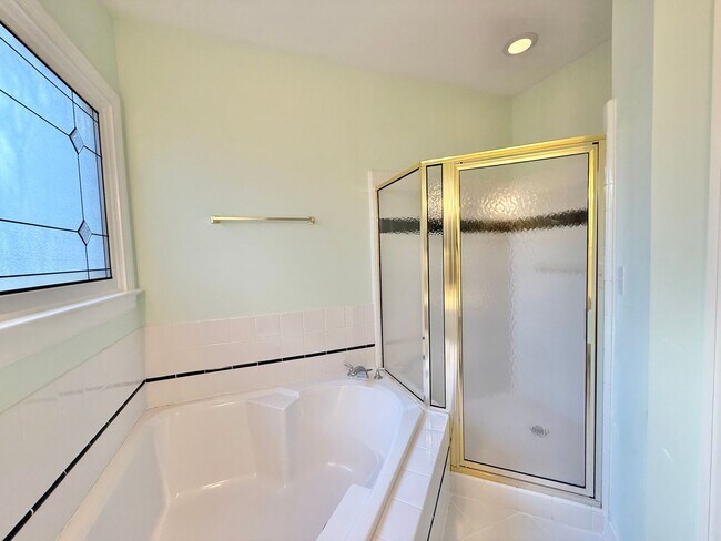 Building Photo - Charming 3BD, 2BA Raleigh Ranch-Style Home in a Quiet Neighborhood Near Crabtree Valley Mall, RDU...