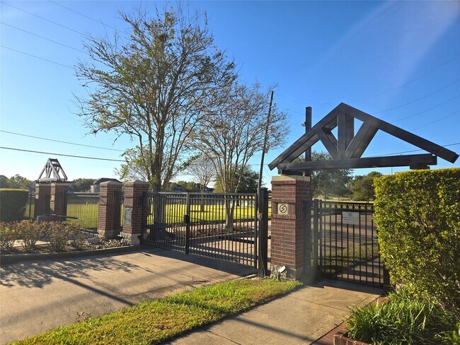 Building Photo - 2614 Parkbriar Ln