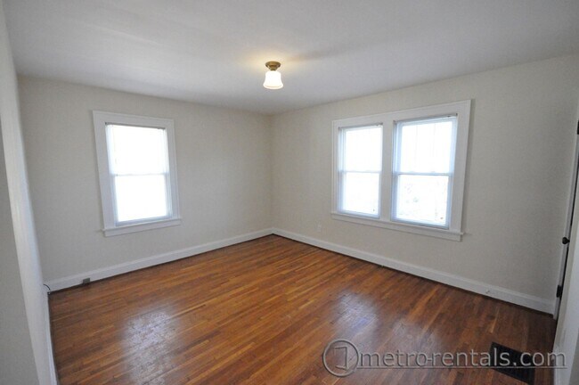 Building Photo - 63-65 E Como Avenue