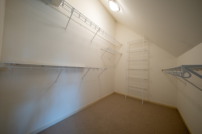 Building Photo - 3290 N Shore Dr