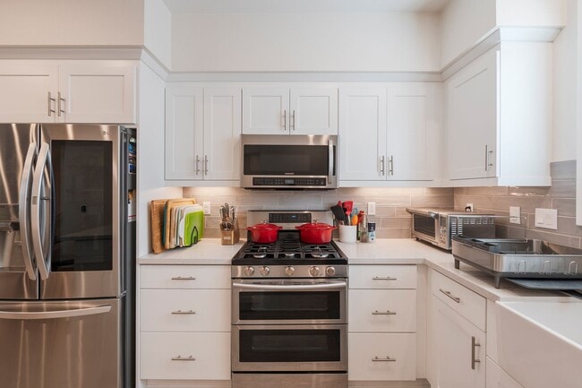 Building Photo - Newer townhome rental located in the gated One Seven Eight community!