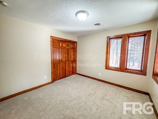 Building Photo - 1228 Forest Acres Dr