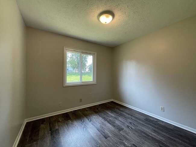 Building Photo - 7508 Elm Dr
