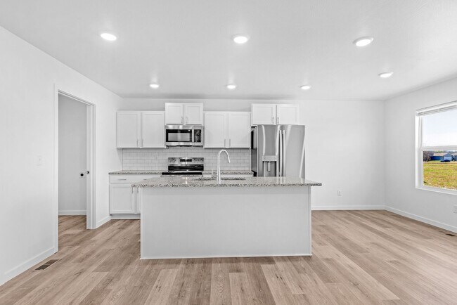 Building Photo - 807 S Lambert Cir