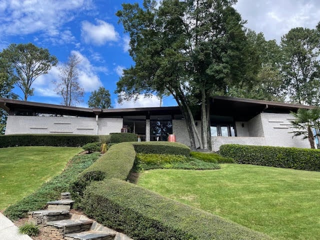 Primary Photo - 360 Elden Dr NE
