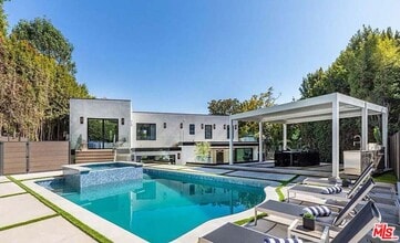 Building Photo - 1271 Sunset Plaza Dr