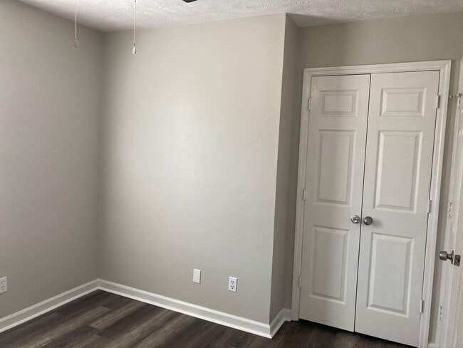 Building Photo - Newly Remodeled 3 br/2 bath Ranch Home! Minutes from Ft. Bragg, Downtown Fayetteville.