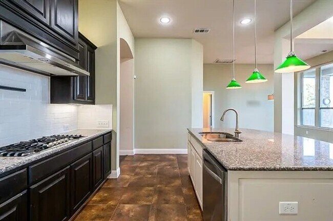 Building Photo - Entertainer's Home in Forney!
