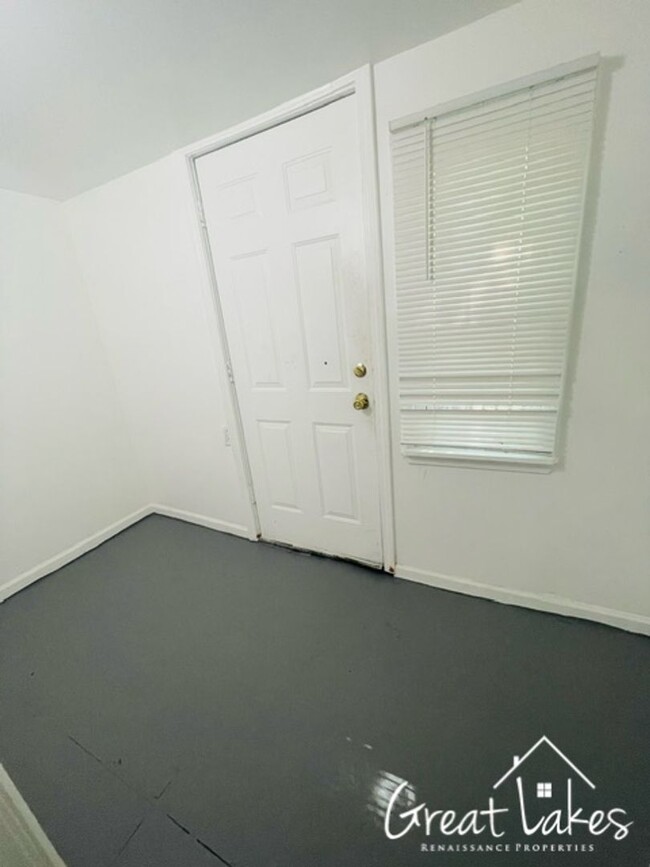 Building Photo - $200 OFF FIRST MONTH'S RENT - Beautiful 3 ...