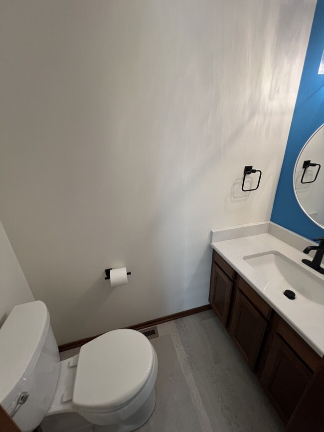 Building Photo - 3633 E Meadows Ct