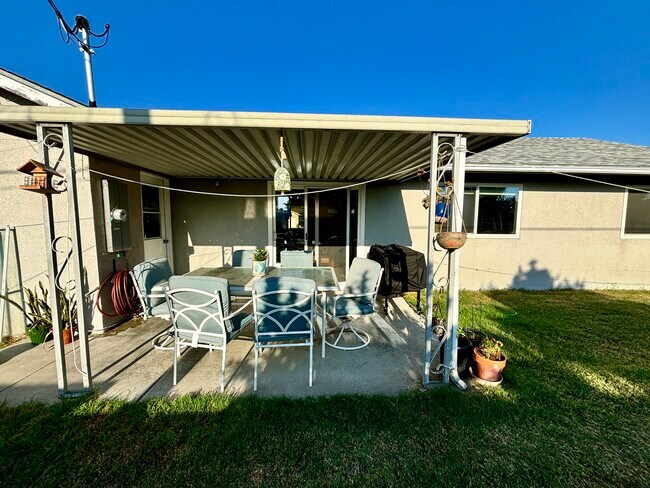 Building Photo - 1333 Currant Ave