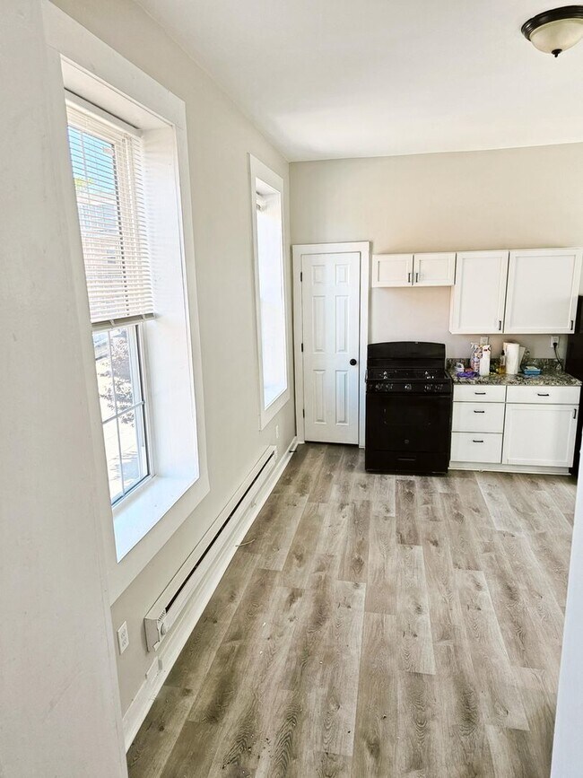 Building Photo - Central Ave