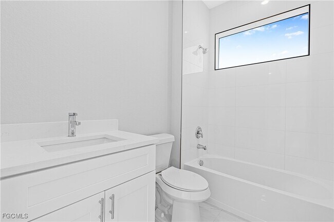 Building Photo - 3340 NE 19th Ave