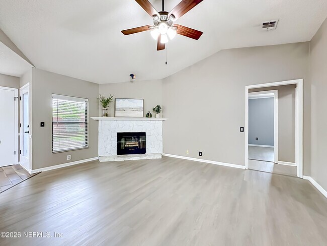 Building Photo - 341 Hickory Hollow Dr N