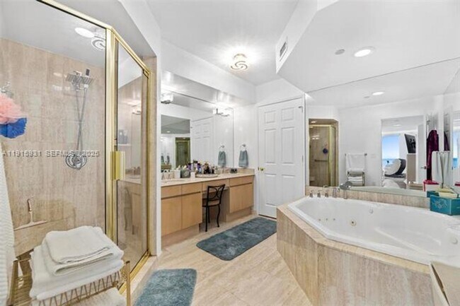 Building Photo - 18671 Collins Ave