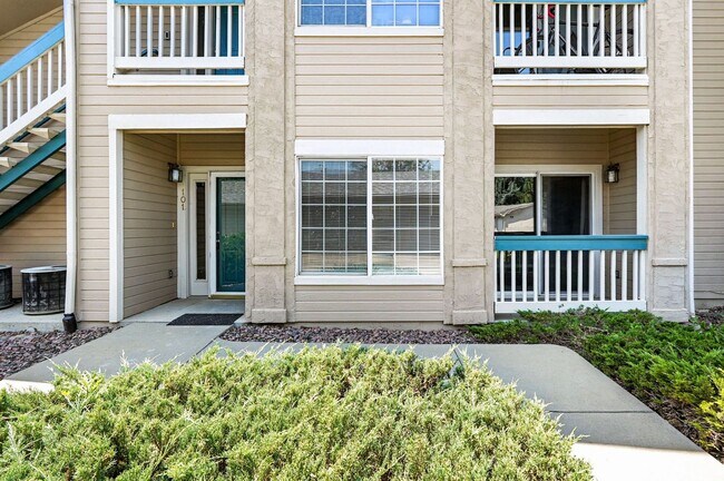 Building Photo - Immaculate Updated 2-Bedroom, 2-Bath Ground-Level Condo in Broomfield  - Miramonte Ranch