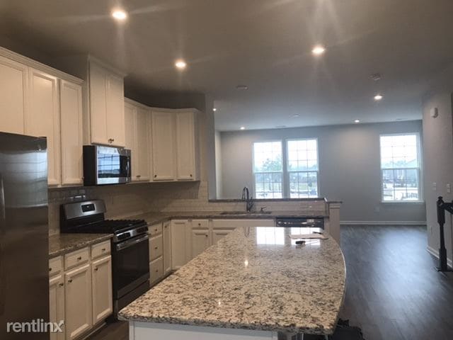 Building Photo - 3 br, 3.5 bath Townhome - Village of Apex