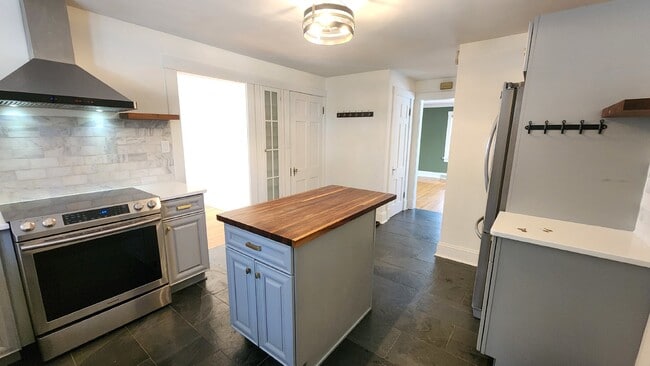Building Photo - Stunning 4-Bedroom Home with Attached Garage and Fenced Yard