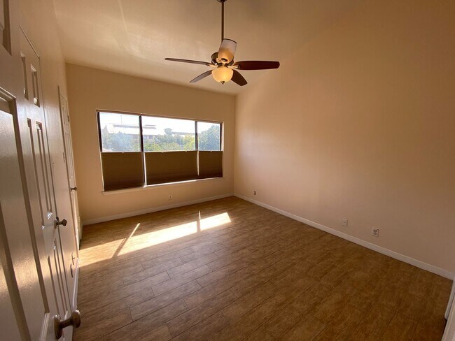 Building Photo - UT PRE-LEASE: 2 BR / 1 BA West Campus Condo - Walk to UT - Private Balcony - W/D