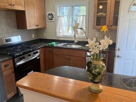 Building Photo - 430 E Franklin St