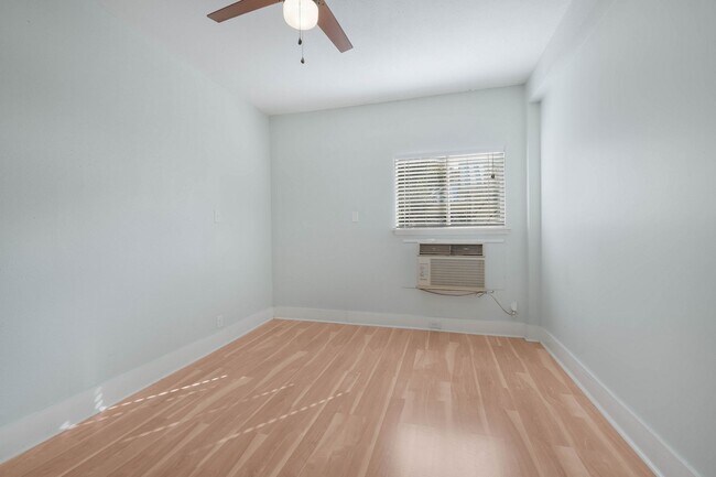 Building Photo - Historic Charm Near The Pearl