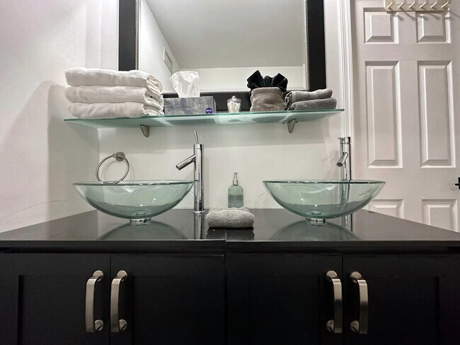 Building Photo - 7401 N Scottsdale Rd