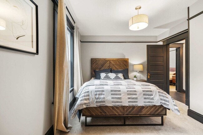 Building Photo - 3820 SE Belmont St