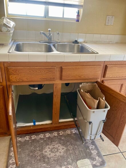Kitchen sink with pull out trashcan - 1053 W 51st Pl