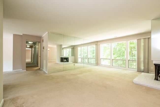 Building Photo - 6979 Pebble Creek Woods Dr
