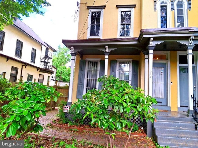 Building Photo - 317 N 33rd St