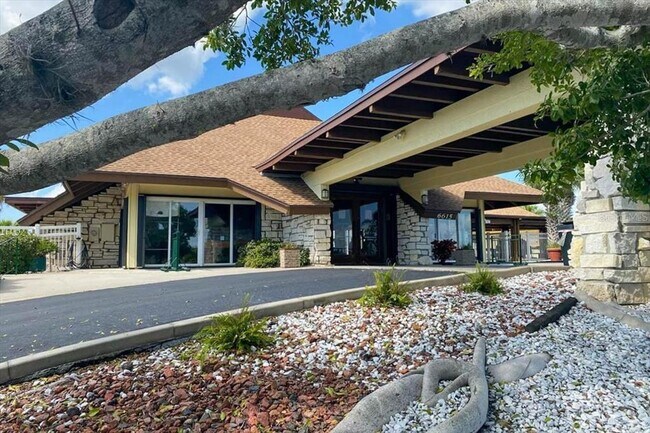 Building Photo - 6628 Thorman Rd