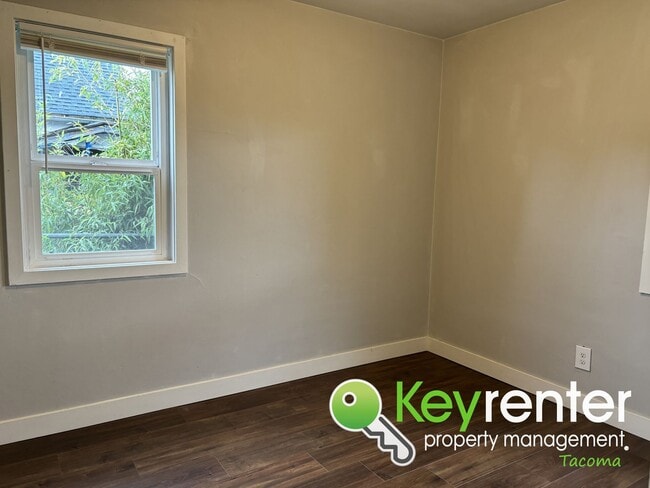 Building Photo - Charming Newly Remodeled Home