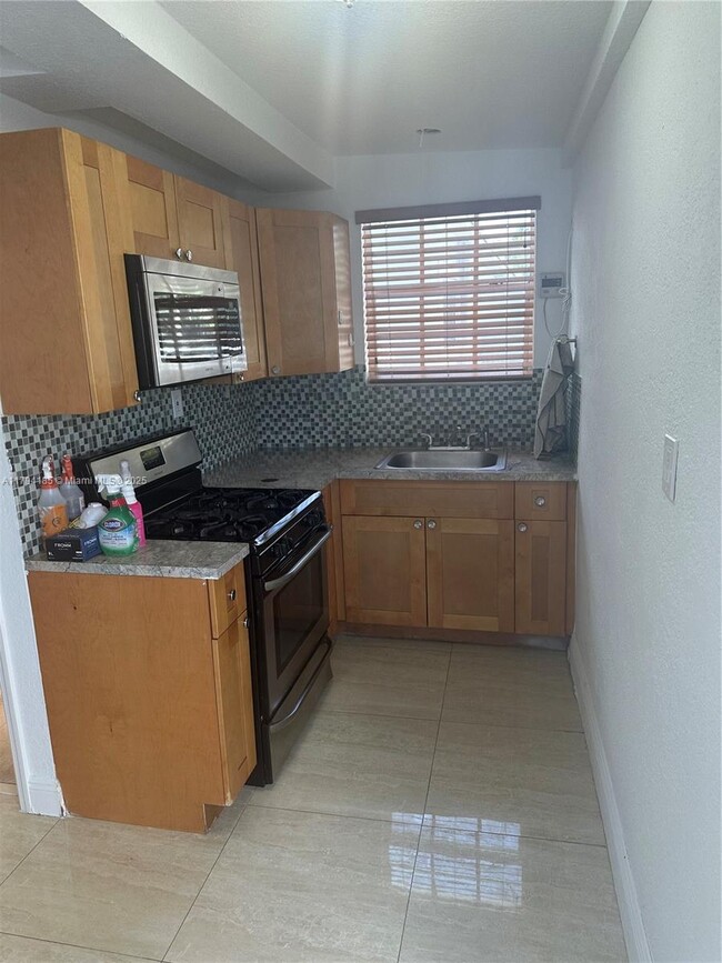Primary Photo - 2250 NW 103rd St