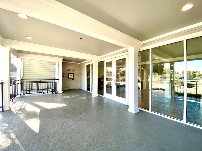 Building Photo - 411 Park Ave