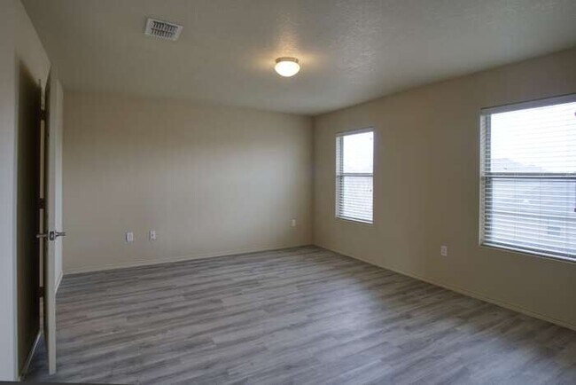 Building Photo - Enclave at Northeast Crossing - 7615 Millc...