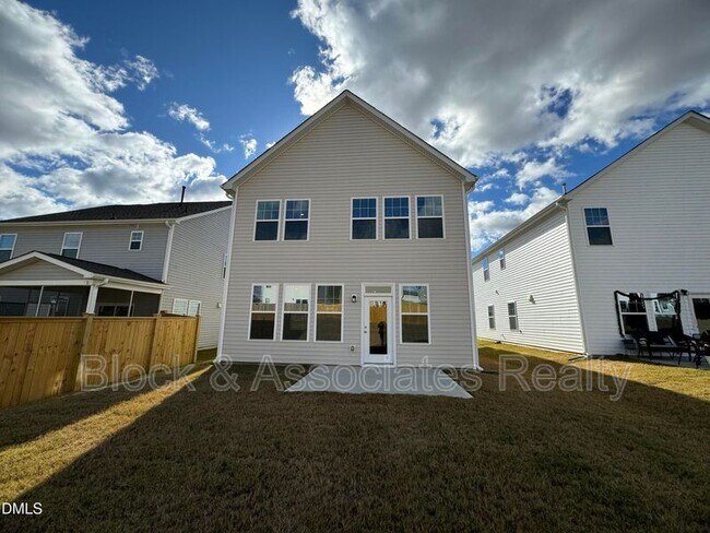 Building Photo - 37 Bluebell St
