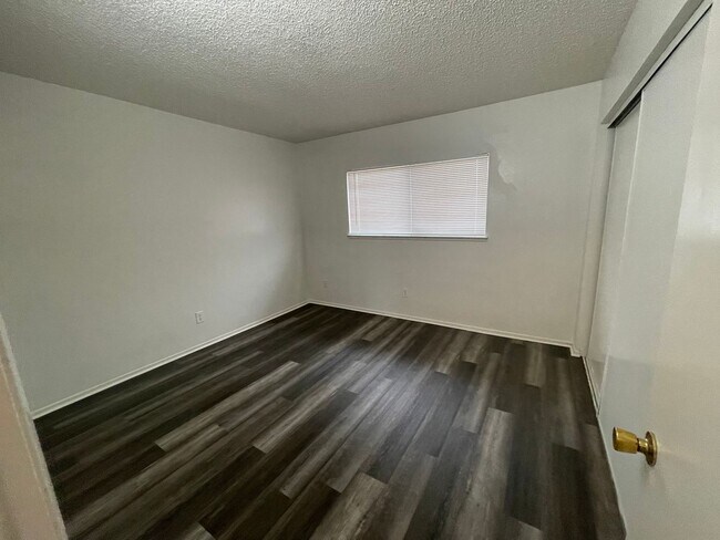 Building Photo - 3711